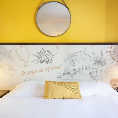 Hotel Les Pins Blancs en Provence à Le Muy Extérieur photo